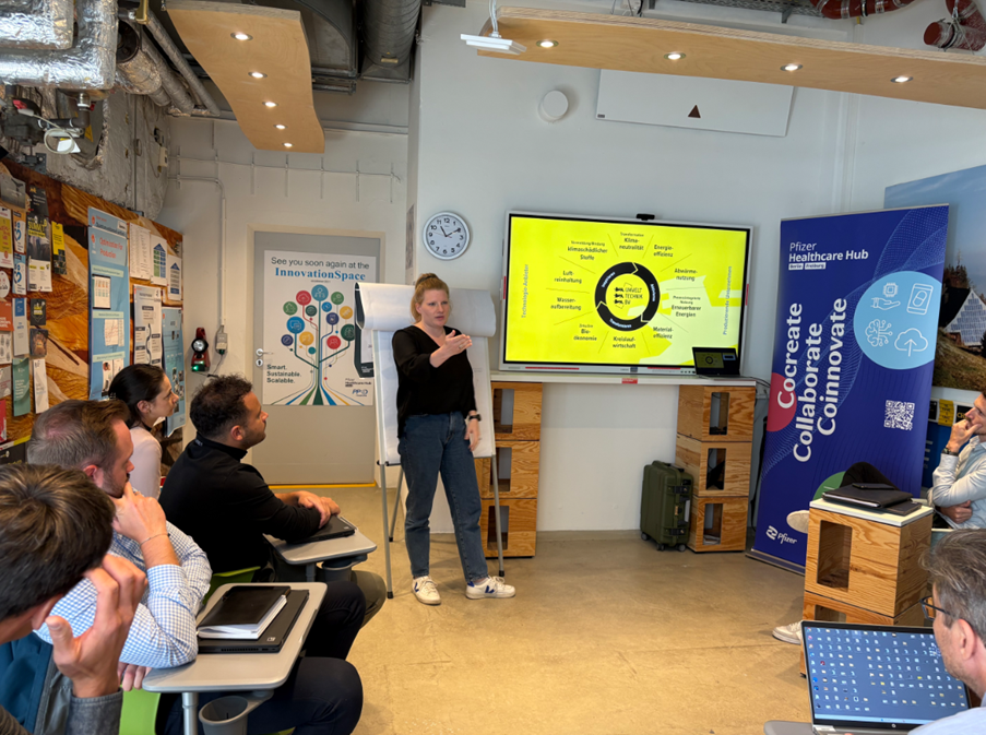 Birte Boyse, Gesamtprojektleiterin GreenTech BW, bei der InnoSession mit Quantum BW